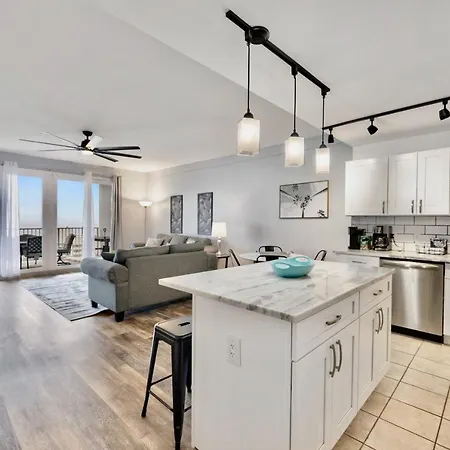 Luxurious 4 Bedroom Condo! Gulf Views! Sleeps 10 & Easy Beach Access! By Dolce Vita Getaways Pcb